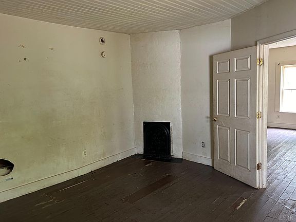 4th image of 2620 Greene St