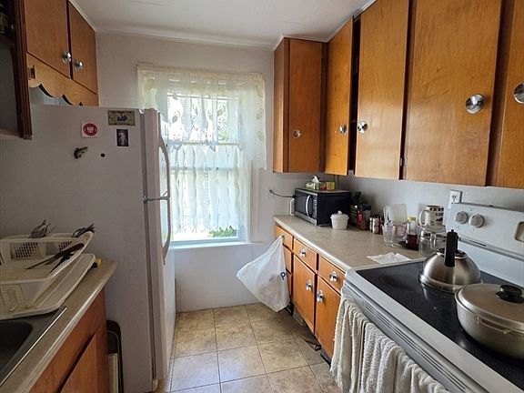2nd image of 49 Oxford Ave