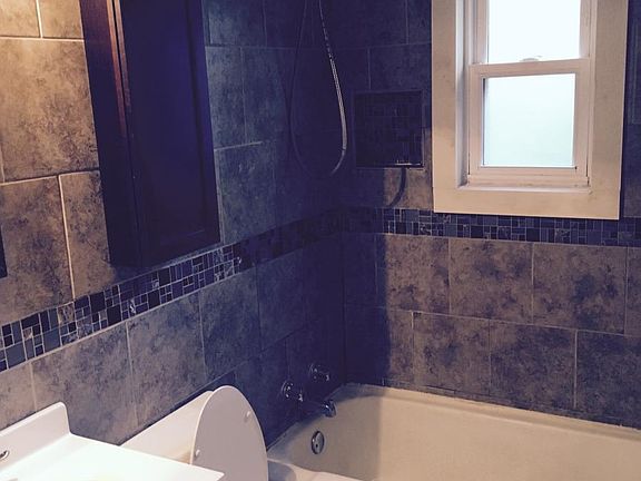 4th image of 7565 Drexel Dr