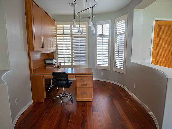 Bonus office/den