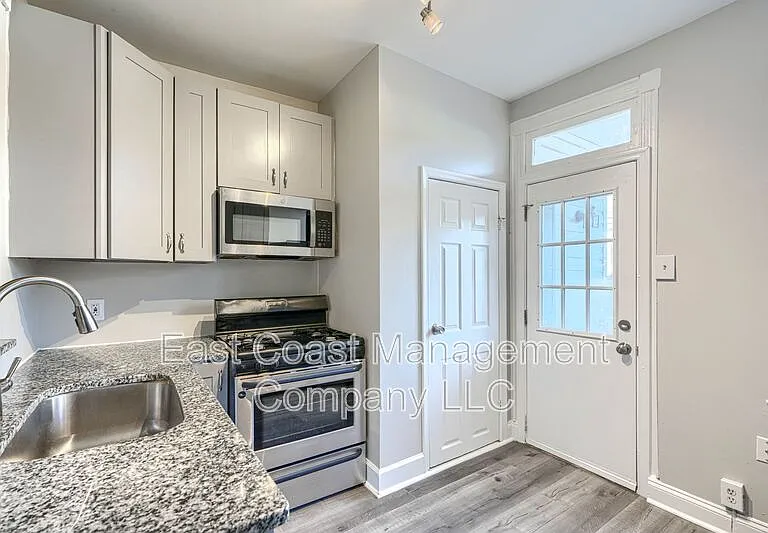 1530 N Rosedale St — Photo 7