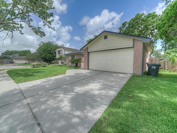 3rd image of 2607 N Brompton Dr