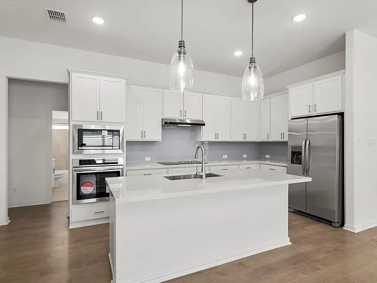 1425 Cole Estates Dr — Photo 17