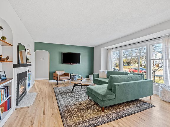 3rd image of 808 Stoughton Ave