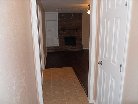 4th image of 504 Saint Charles Cir