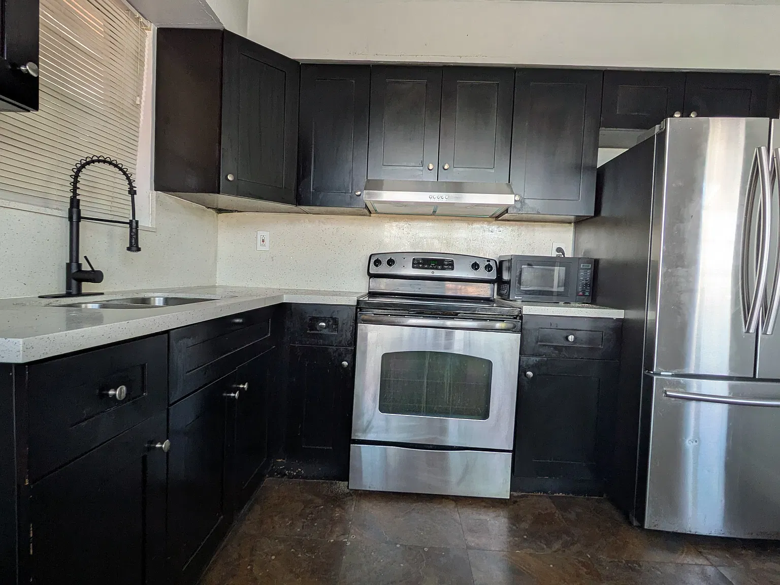 2 bed, 677 sqft, $2,400 — Photo 2