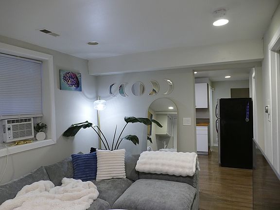 2nd image of 1729 N Fairfield Ave APT 1