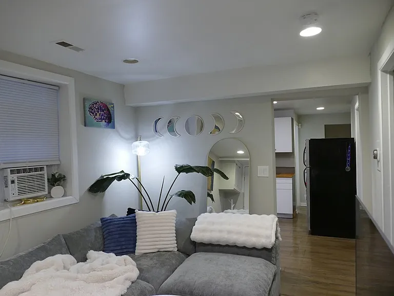 1729 N Fairfield Ave #1 — Photo 2