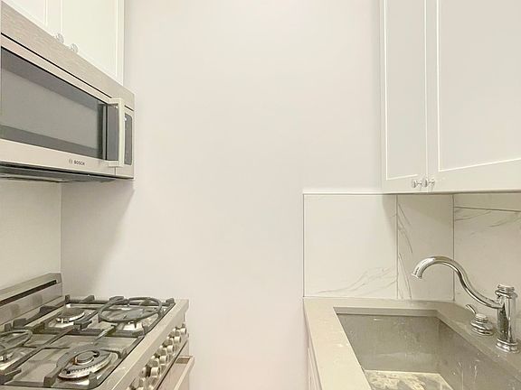 5th image of 252 W 76th St APT 4F