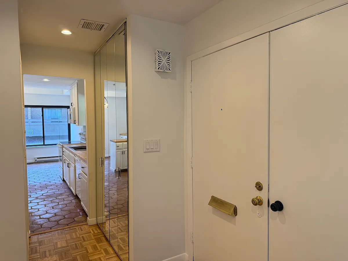 Building Photo - 15 Oldfield #15