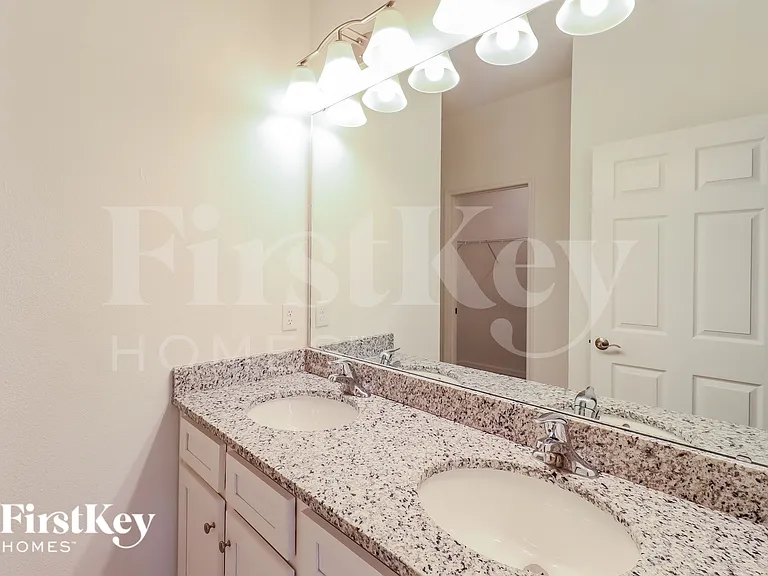 121 Windsor Reserve Dr — Photo 9