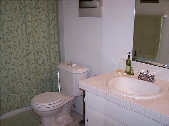 5th image of 3607 Oakmont Blvd