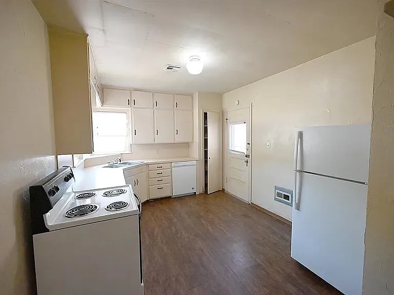 125 S Redwood Dr — Photo 6