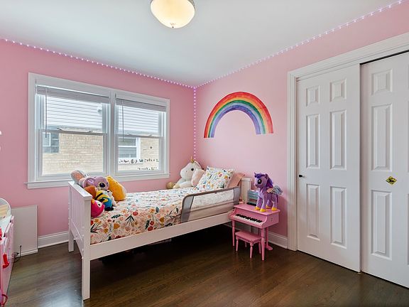 5th image of 2909 N Nordica Ave