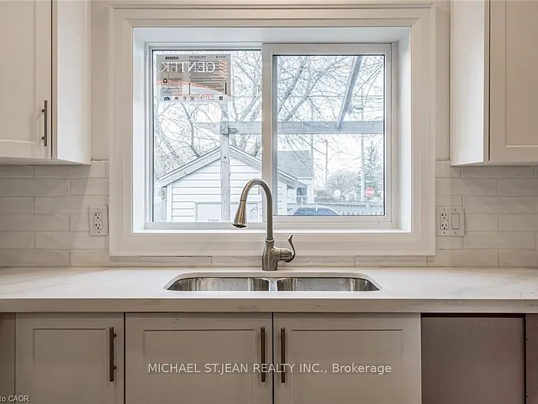 395 Paling Ave — Photo 16