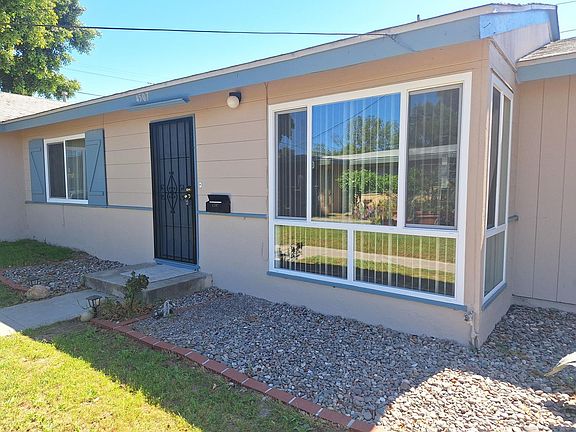 2nd image of 4507 Clairemont Dr
