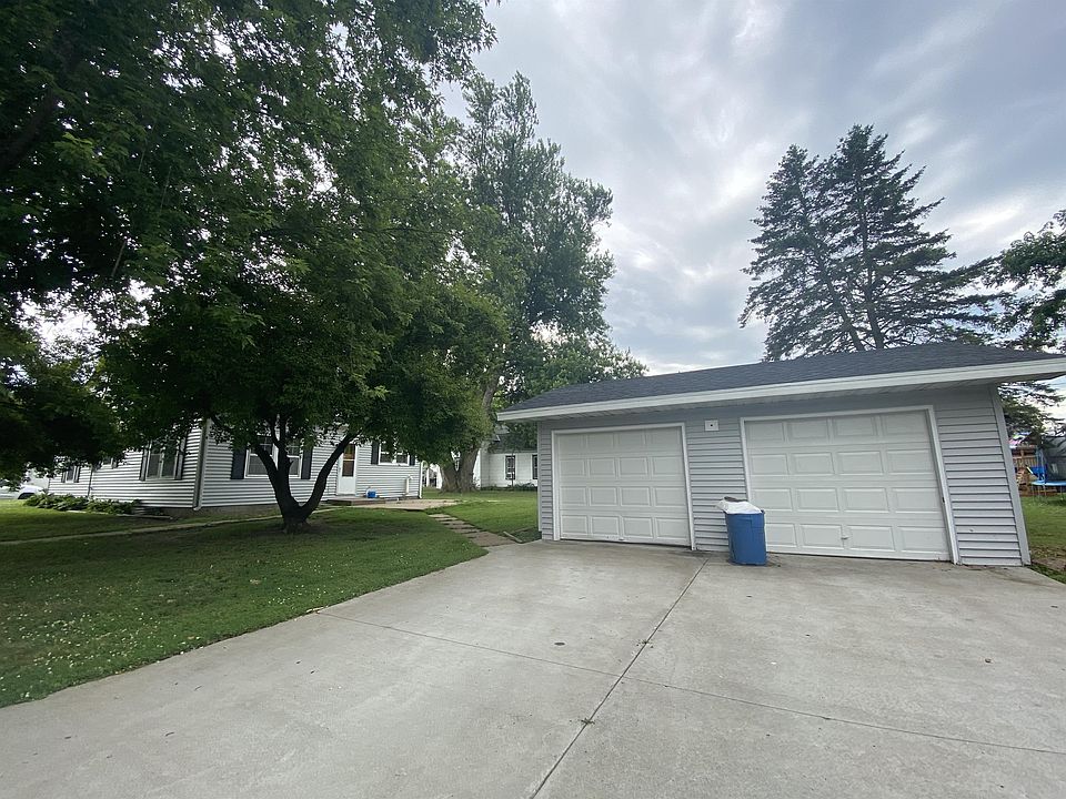 2nd image of 109 Brooks St