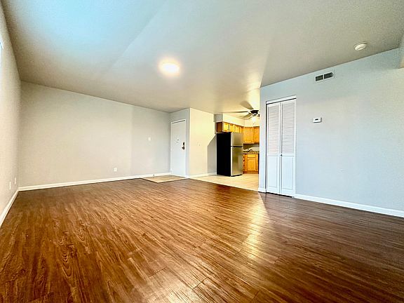 3rd image of 9439 Green Park Gardens Dr #H