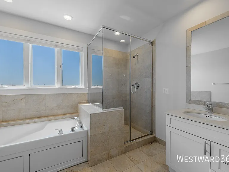 2033 W Superior St #4W — Photo 17