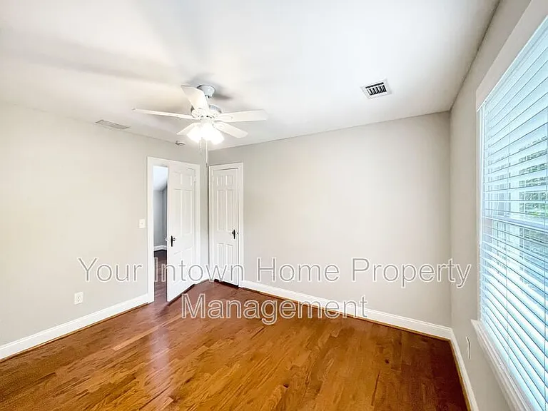 2695 Sharondale Dr NE — Photo 36