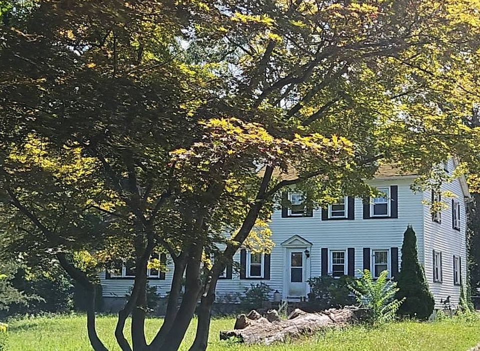 2nd image of 4 Magnolia Rd