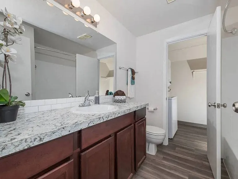 Solana Apartments — Photo 15