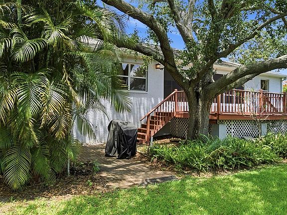 4th image of 30 Glades Ave