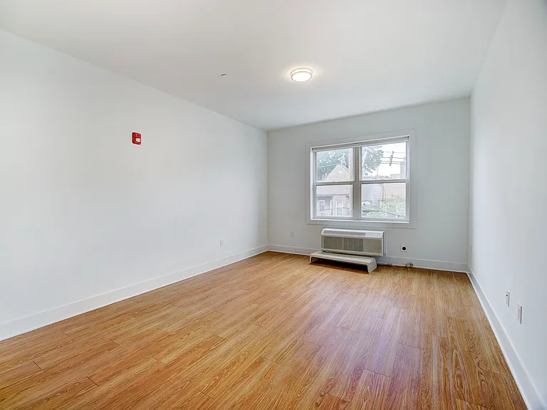425 Bergen Ave #1 — Photo 16