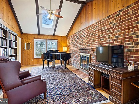 5th image of 4124 Lenox Dr