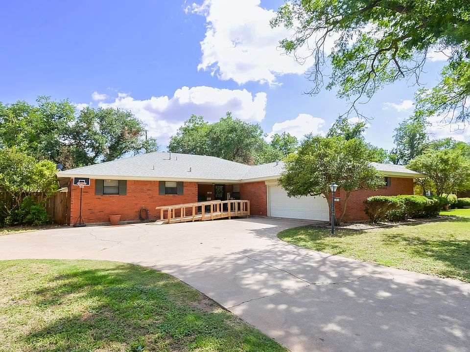 1st image of 2233 River Oaks Cir