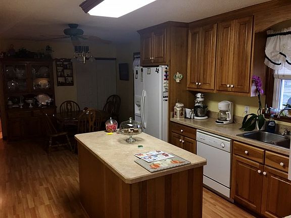 4th image of 1411 Greenwood Ct