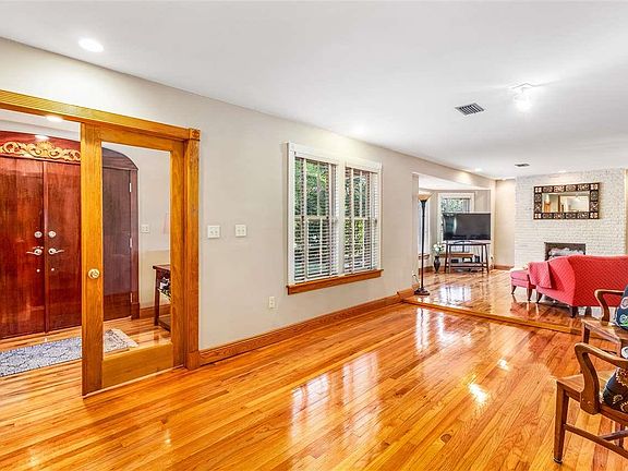 4th image of 3007 Blackshear Ave