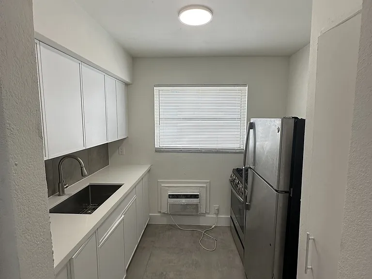 1225 Normandy Dr #8 — Photo 5
