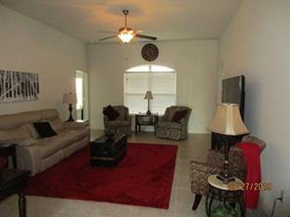 2nd image of 1829 Olive Ln