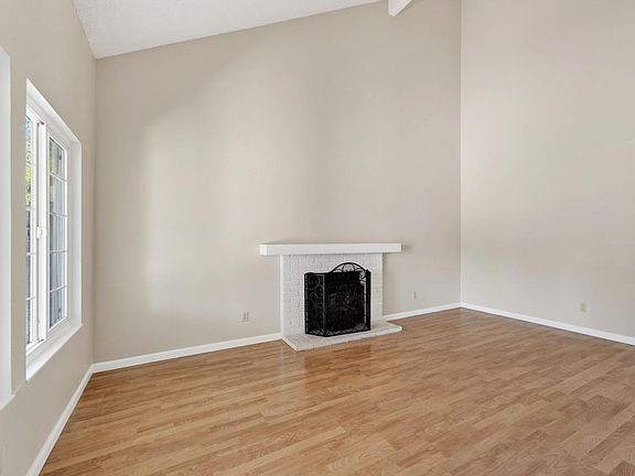 4th image of 1508 Gladstone Way