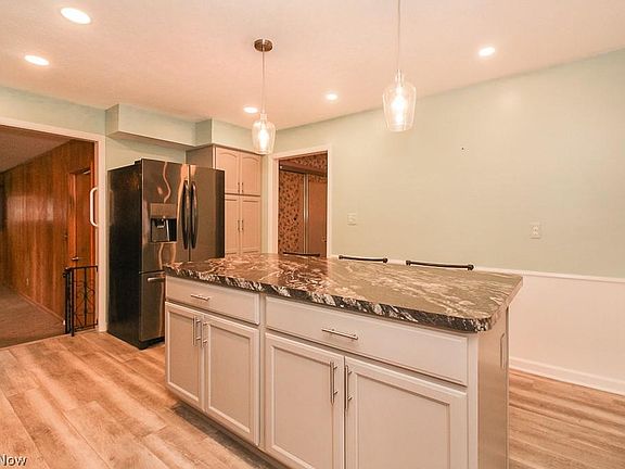 5th image of 866 E Meadowlawn Blvd