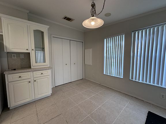 5th image of 2405 Kelly Dr #2405