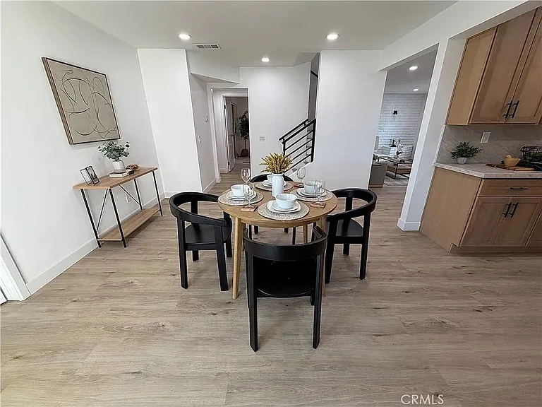 755 Huston Dr — Photo 2