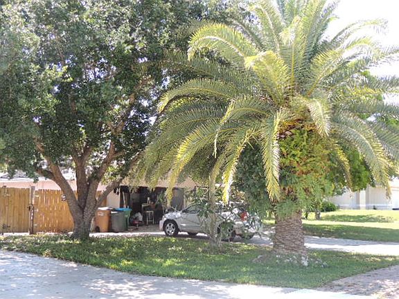 3rd image of 2720 SW 12th Pl