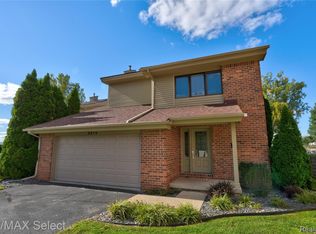 2214 Bowles St, Fenton, MI 48430