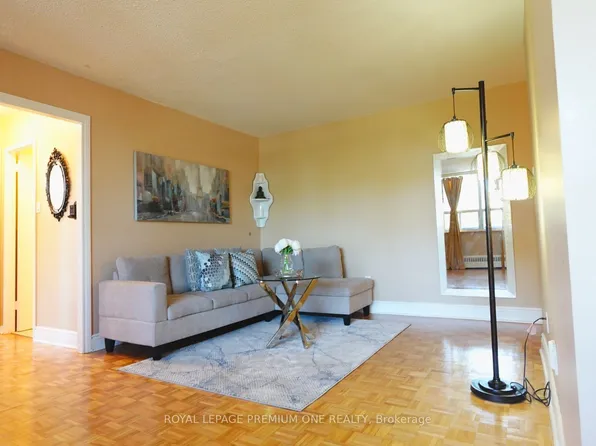 3065 Queen Frederica Dr, Mississauga, ON