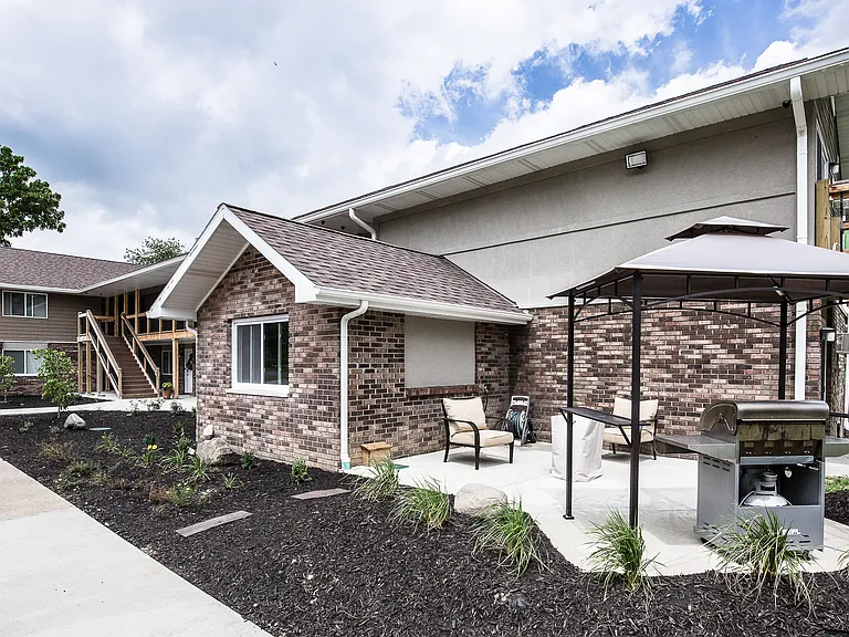 1221 N Logan Ave — Photo 6