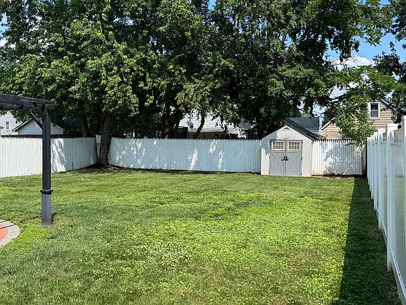 4th image of 514 Essex Ave