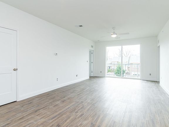 2nd image of 231 Walton Ave #303