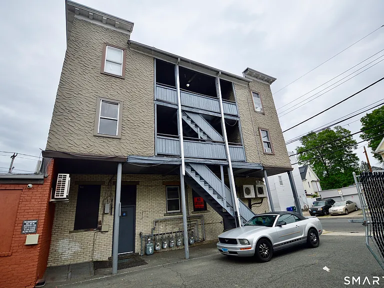 2343 Barnum Ave #B — Photo 15