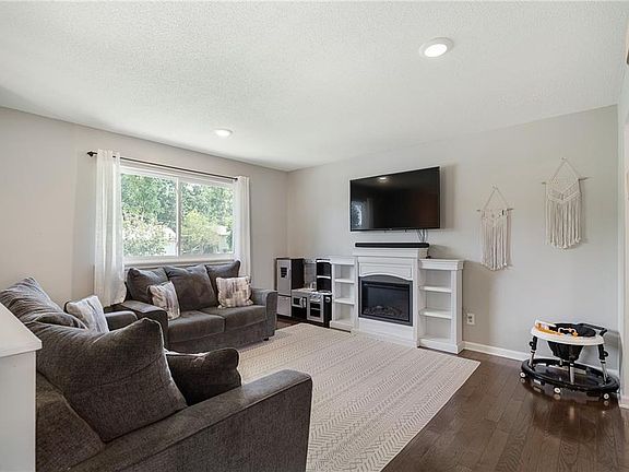 3rd image of 305 W South St