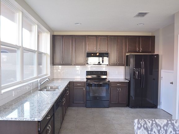 3rd image of 3102 Camino Real Dr N
