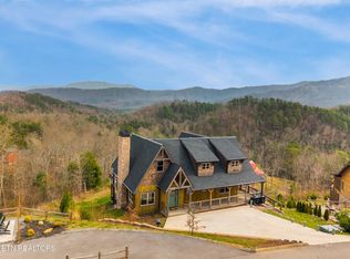 2832 Red Sky Dr, Sevierville, TN 37862