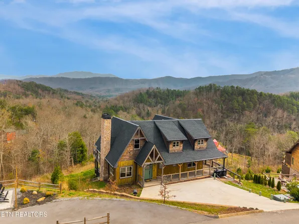 2832 Red Sky Dr, Sevierville, TN 37862