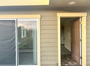 240 E Whidbey Ave #E1, Oak Harbor, WA 98277